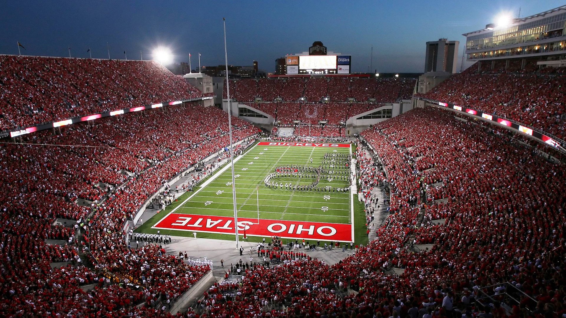 2026世界杯之夜,福克斯用实力打破质疑,定义新一代足球解说