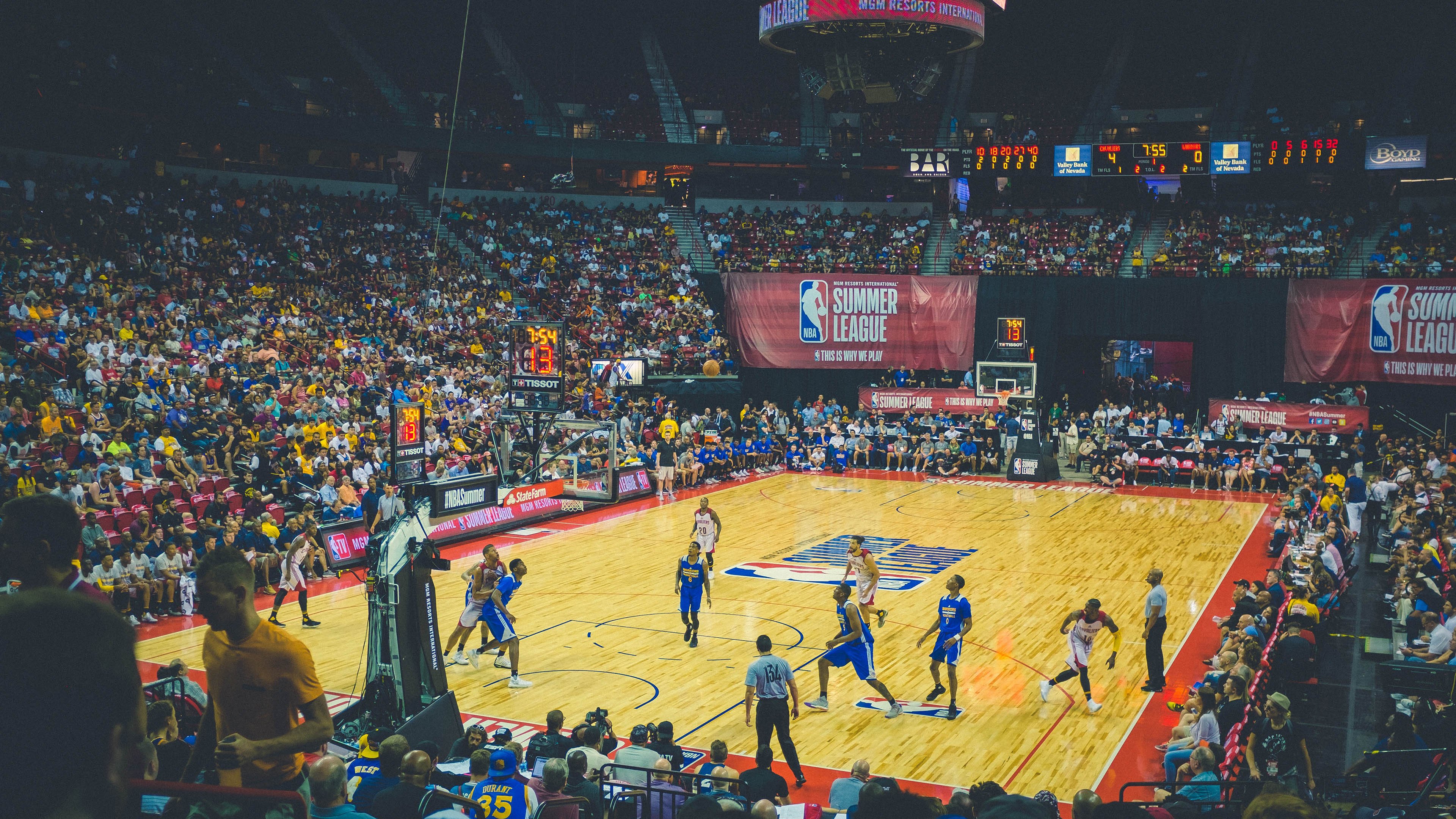 季后赛之夜，巴雷拉展现巨星价值，从角色球员到关键先生的蜕变